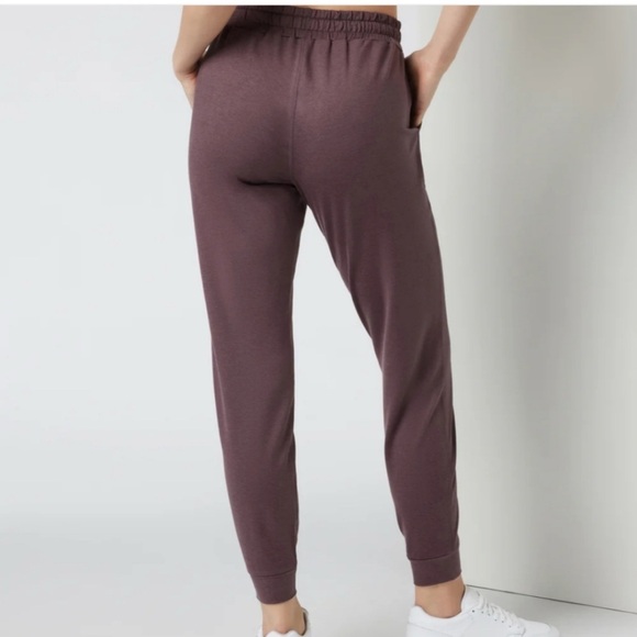 VUORI Performance Joggers - Picture 3 of 8